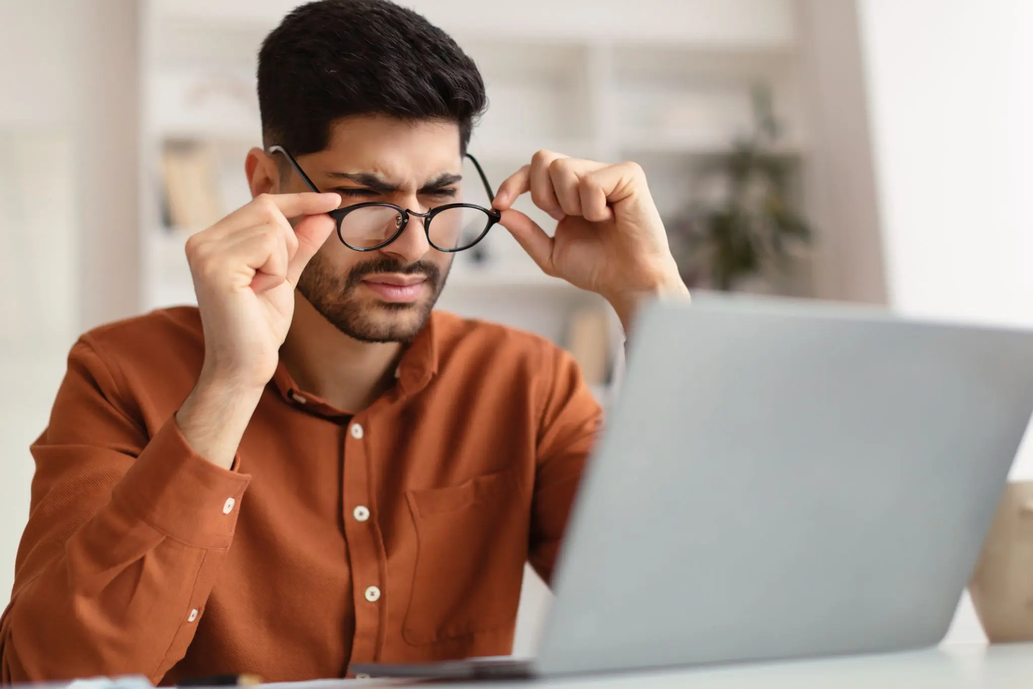 ¿Cómo afecta la espera a tu salud visual? 